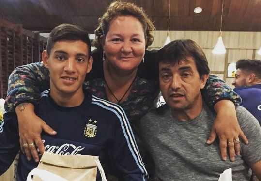 Nahuel Molina with his parents.